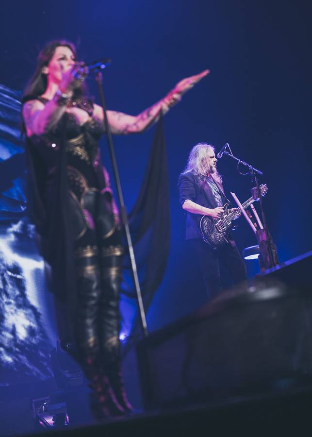 Nightwish naplnili O2 arenu, ohnivé show vévodila princezna bojovnice Floor Jansen