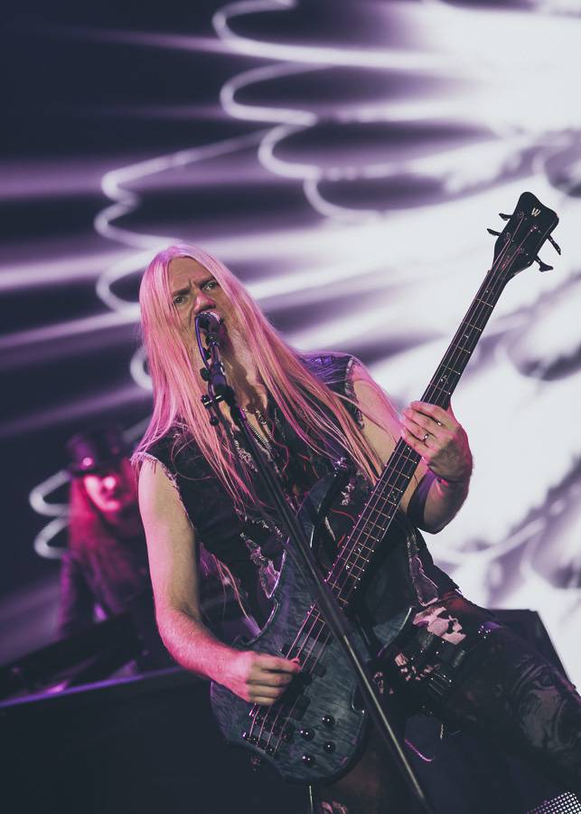 Nightwish naplnili O2 arenu, ohnivé show vévodila princezna bojovnice Floor Jansen