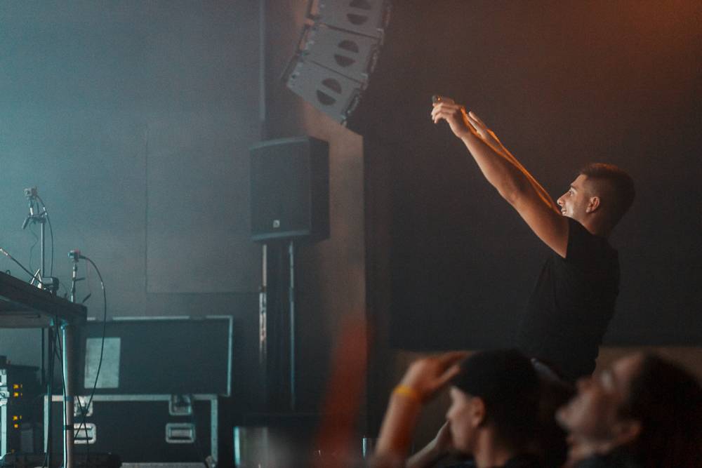 The Glitch Mob předvedli v Roxy devadesát minut čisté energie