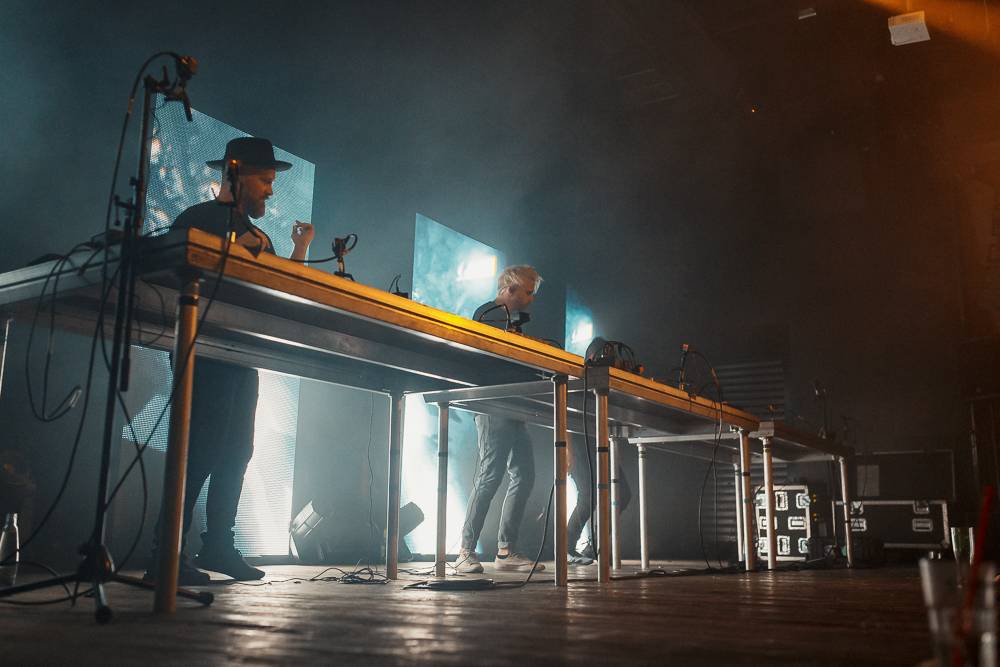 The Glitch Mob předvedli v Roxy devadesát minut čisté energie