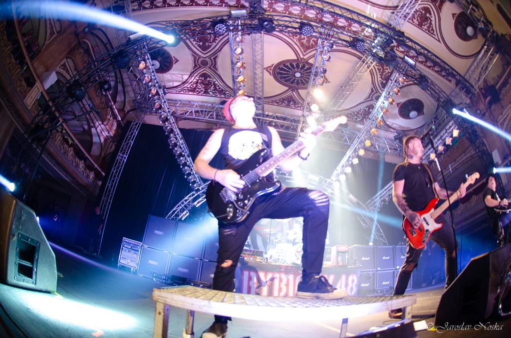 Rybičky 48 oslavili šestnáctiny ve vyprodané Lucerně. Oznámili, že se chystají dobýt O2 arenu