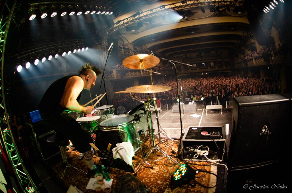 Rybičky 48 oslavili šestnáctiny ve vyprodané Lucerně. Oznámili, že se chystají dobýt O2 arenu