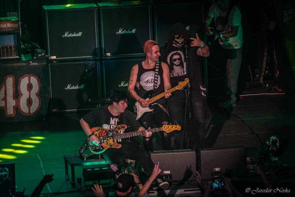 Rybičky 48 oslavili šestnáctiny ve vyprodané Lucerně. Oznámili, že se chystají dobýt O2 arenu