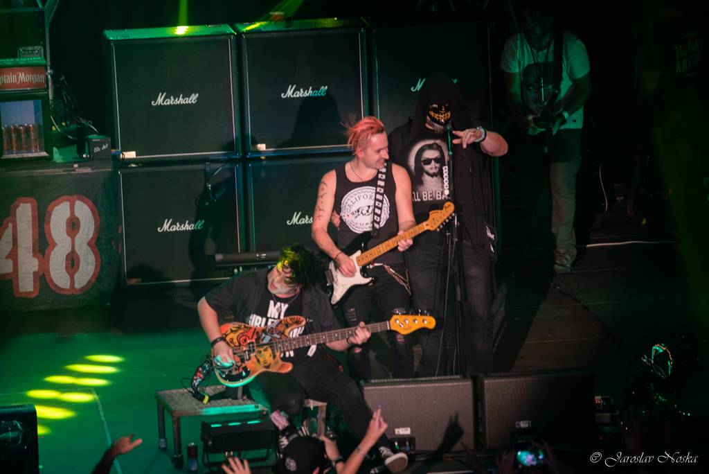 Rybičky 48 oslavili šestnáctiny ve vyprodané Lucerně. Oznámili, že se chystají dobýt O2 arenu