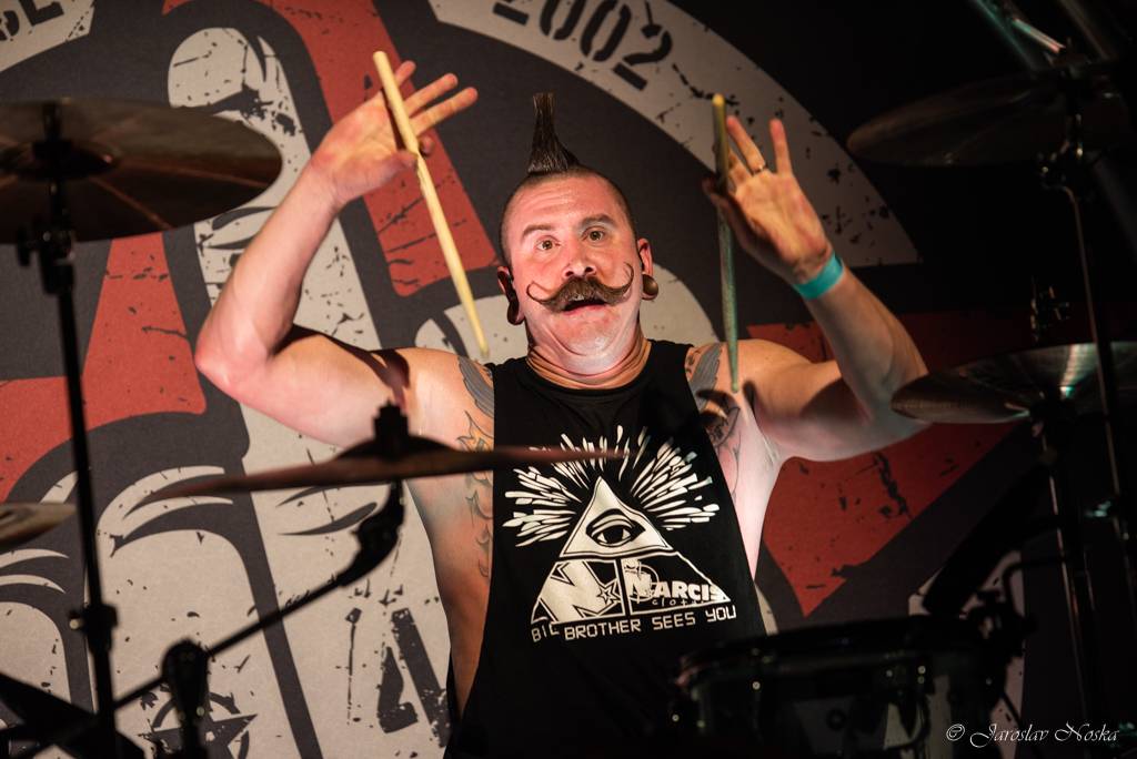 Rybičky 48 oslavili šestnáctiny ve vyprodané Lucerně. Oznámili, že se chystají dobýt O2 arenu