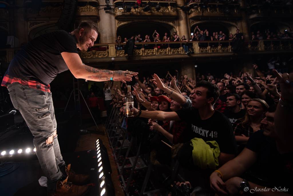 Rybičky 48 oslavili šestnáctiny ve vyprodané Lucerně. Oznámili, že se chystají dobýt O2 arenu