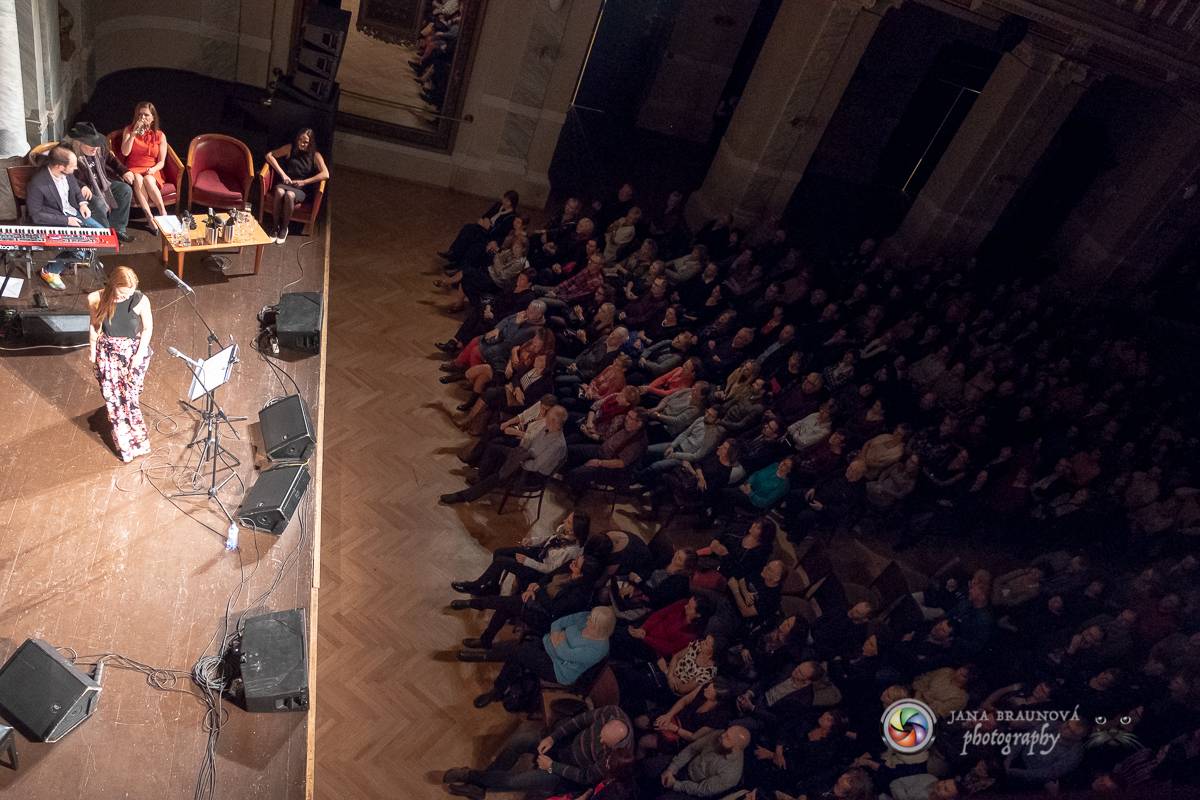 Hudba Petra Hapky naplnila Měšťanskou besedu v Plzni, jeho písně zpívali Lenka Nová nebo František Segrado