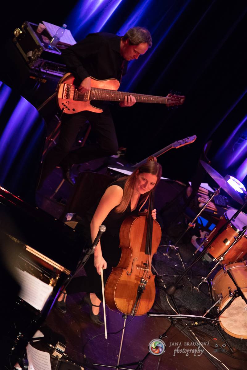 Hudba Petra Hapky naplnila Měšťanskou besedu v Plzni, jeho písně zpívali Lenka Nová nebo František Segrado