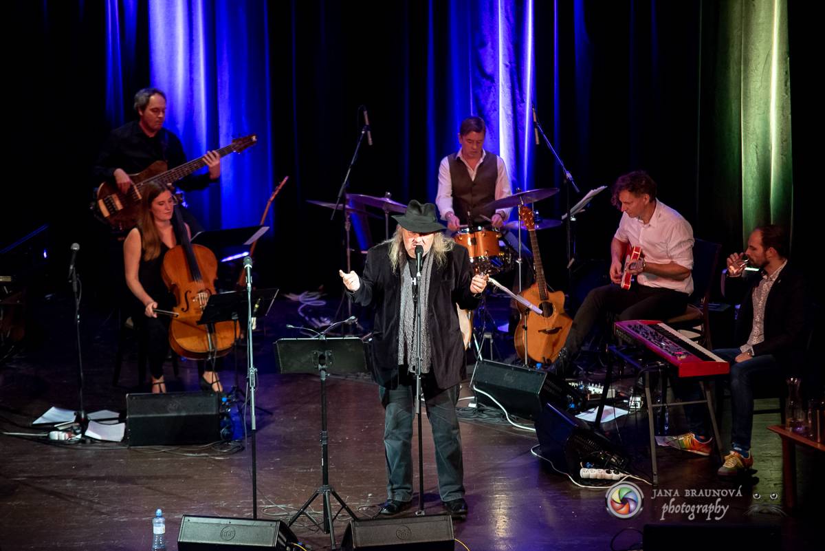 Hudba Petra Hapky naplnila Měšťanskou besedu v Plzni, jeho písně zpívali Lenka Nová nebo František Segrado