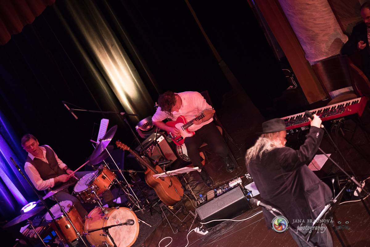 Hudba Petra Hapky naplnila Měšťanskou besedu v Plzni, jeho písně zpívali Lenka Nová nebo František Segrado