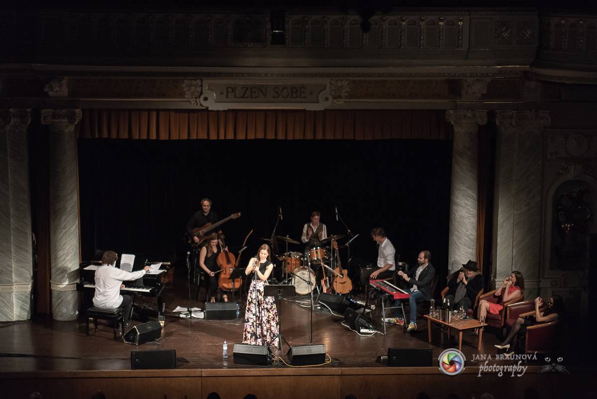Hudba Petra Hapky naplnila Měšťanskou besedu v Plzni, jeho písně zpívali Lenka Nová nebo František Segrado