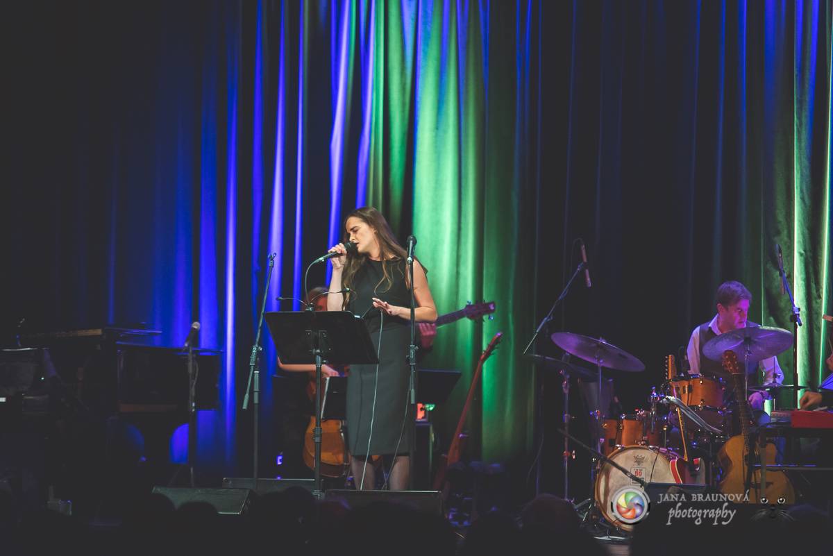 Hudba Petra Hapky naplnila Měšťanskou besedu v Plzni, jeho písně zpívali Lenka Nová nebo František Segrado