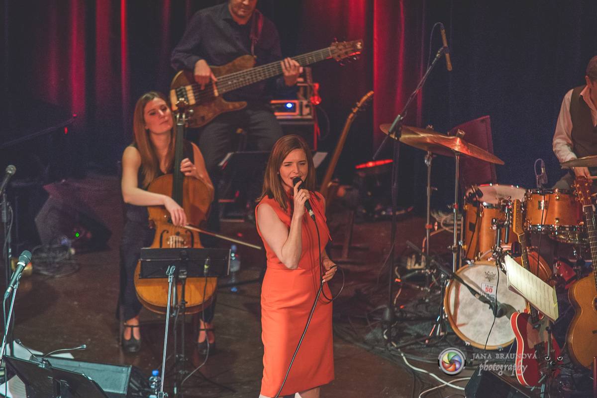 Hudba Petra Hapky naplnila Měšťanskou besedu v Plzni, jeho písně zpívali Lenka Nová nebo František Segrado