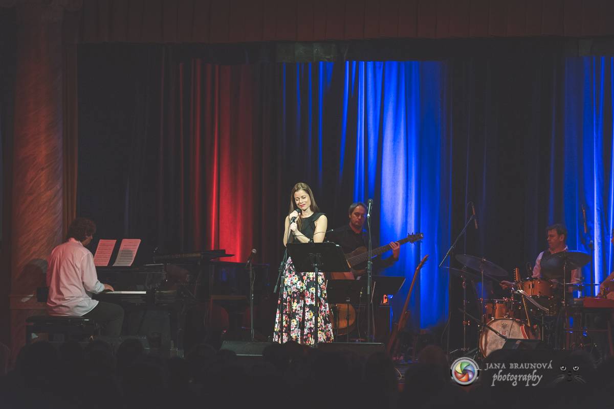 Hudba Petra Hapky naplnila Měšťanskou besedu v Plzni, jeho písně zpívali Lenka Nová nebo František Segrado