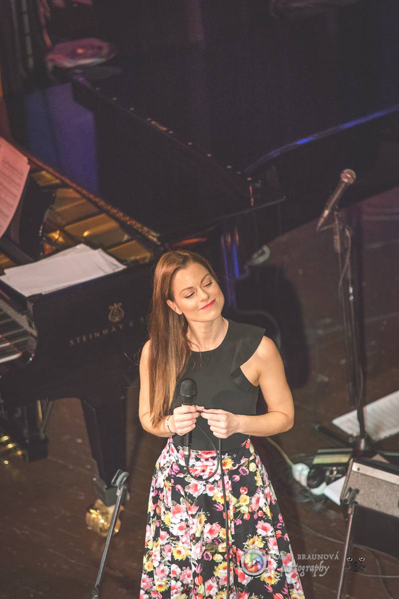 Hudba Petra Hapky naplnila Měšťanskou besedu v Plzni, jeho písně zpívali Lenka Nová nebo František Segrado