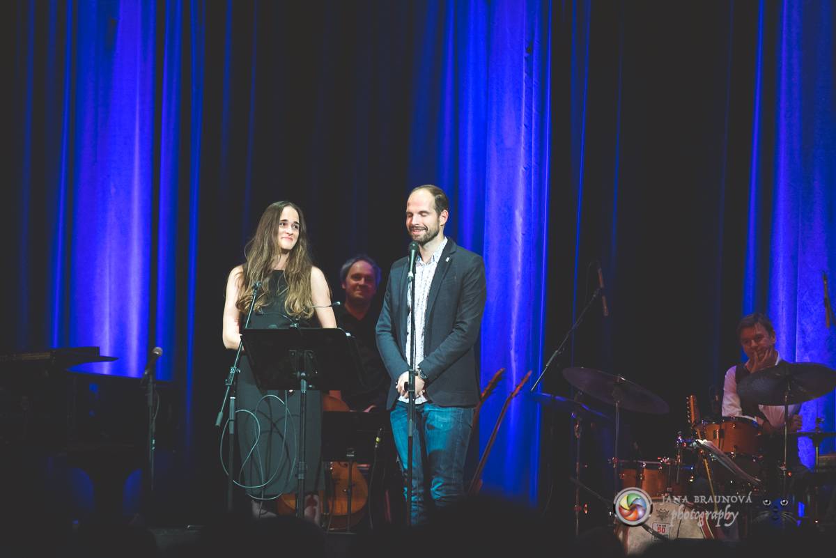Hudba Petra Hapky naplnila Měšťanskou besedu v Plzni, jeho písně zpívali Lenka Nová nebo František Segrado