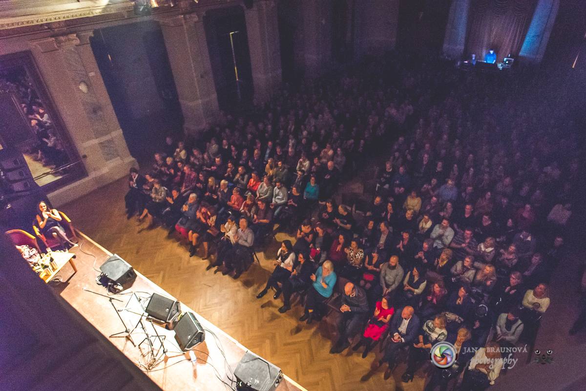 Hudba Petra Hapky naplnila Měšťanskou besedu v Plzni, jeho písně zpívali Lenka Nová nebo František Segrado