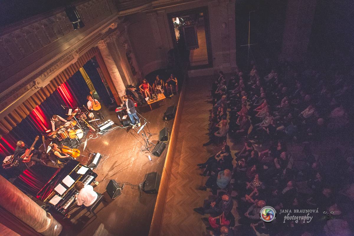 Hudba Petra Hapky naplnila Měšťanskou besedu v Plzni, jeho písně zpívali Lenka Nová nebo František Segrado