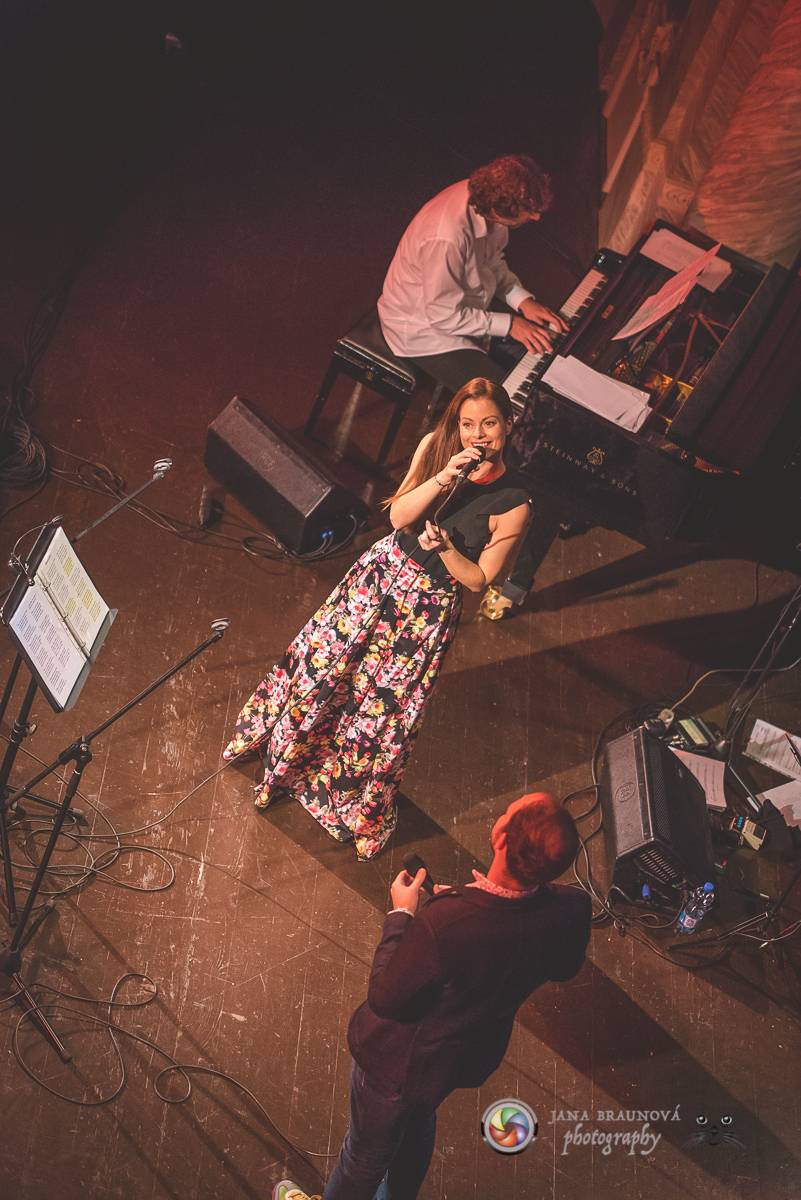 Hudba Petra Hapky naplnila Měšťanskou besedu v Plzni, jeho písně zpívali Lenka Nová nebo František Segrado