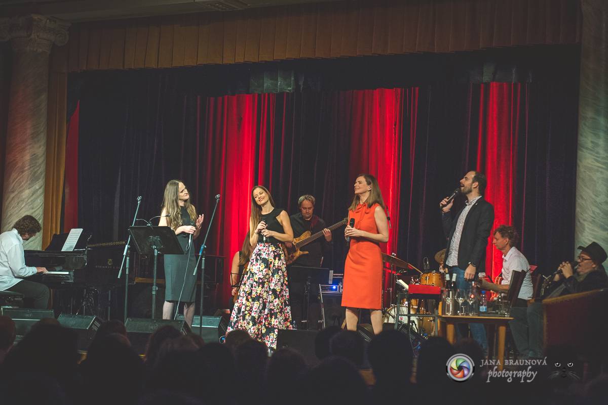 Hudba Petra Hapky naplnila Měšťanskou besedu v Plzni, jeho písně zpívali Lenka Nová nebo František Segrado