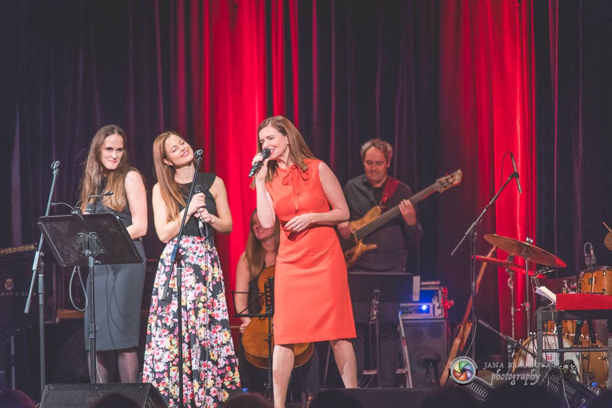 Hudba Petra Hapky naplnila Měšťanskou besedu v Plzni, jeho písně zpívali Lenka Nová nebo František Segrado