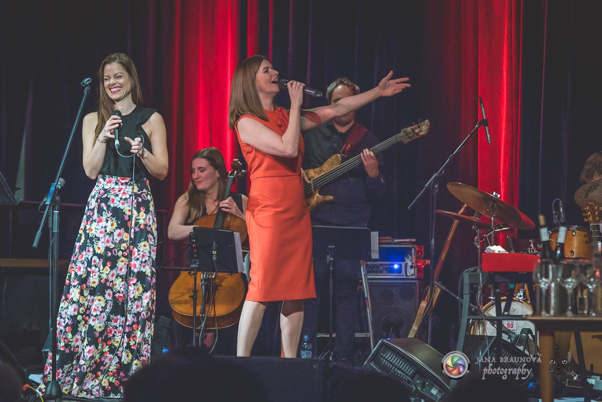 Hudba Petra Hapky naplnila Měšťanskou besedu v Plzni, jeho písně zpívali Lenka Nová nebo František Segrado