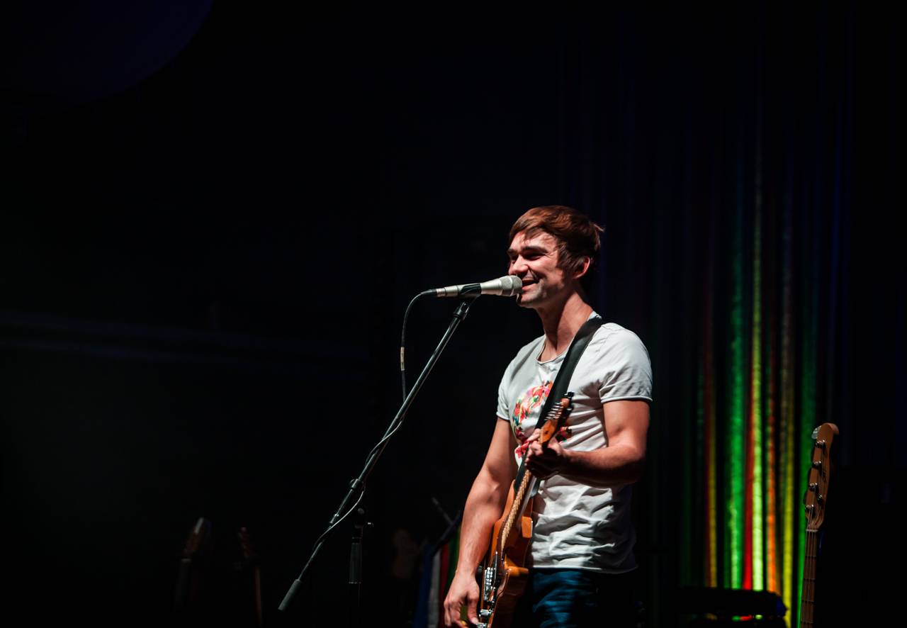 Tomáš Klus zpíval a tančil SpOlu s plzeňskými fanoušky