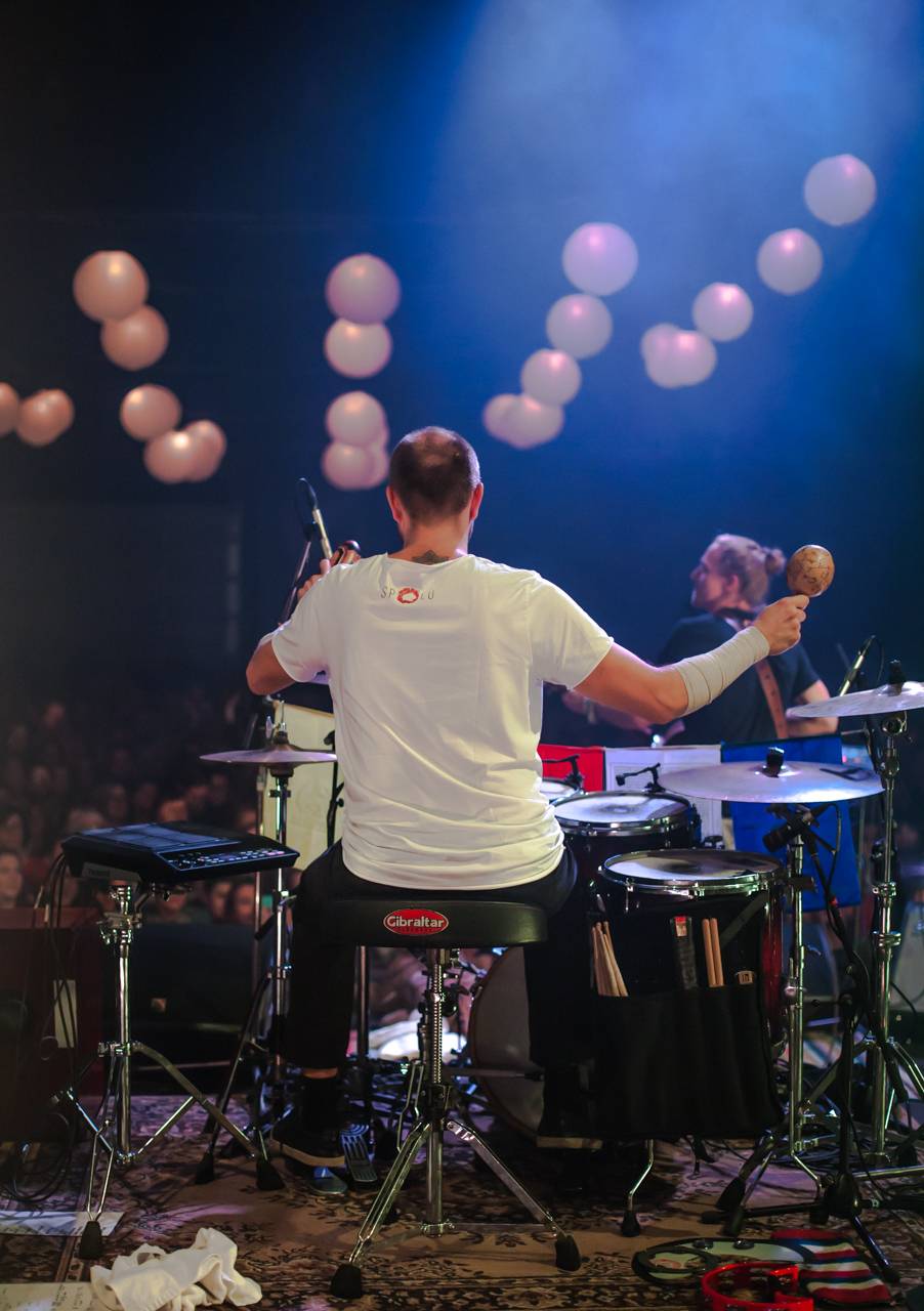 Tomáš Klus zpíval a tančil SpOlu s plzeňskými fanoušky