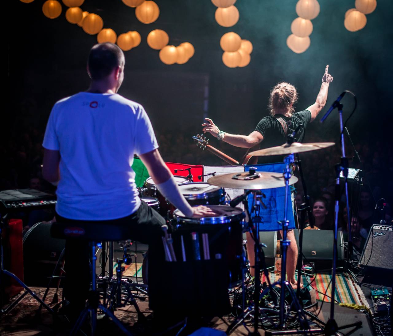 Tomáš Klus zpíval a tančil SpOlu s plzeňskými fanoušky
