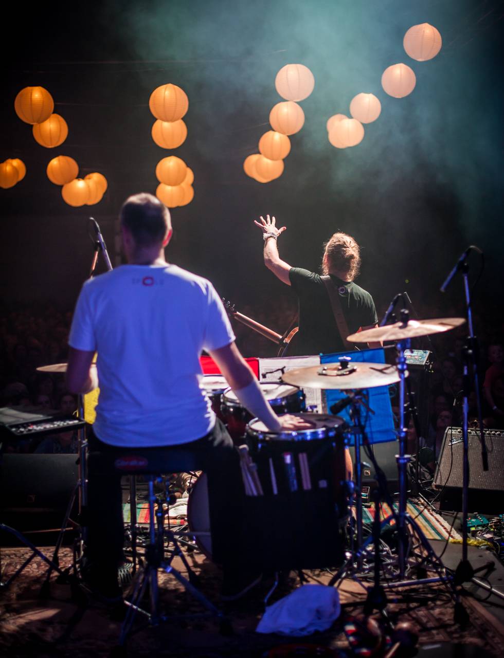 Tomáš Klus zpíval a tančil SpOlu s plzeňskými fanoušky