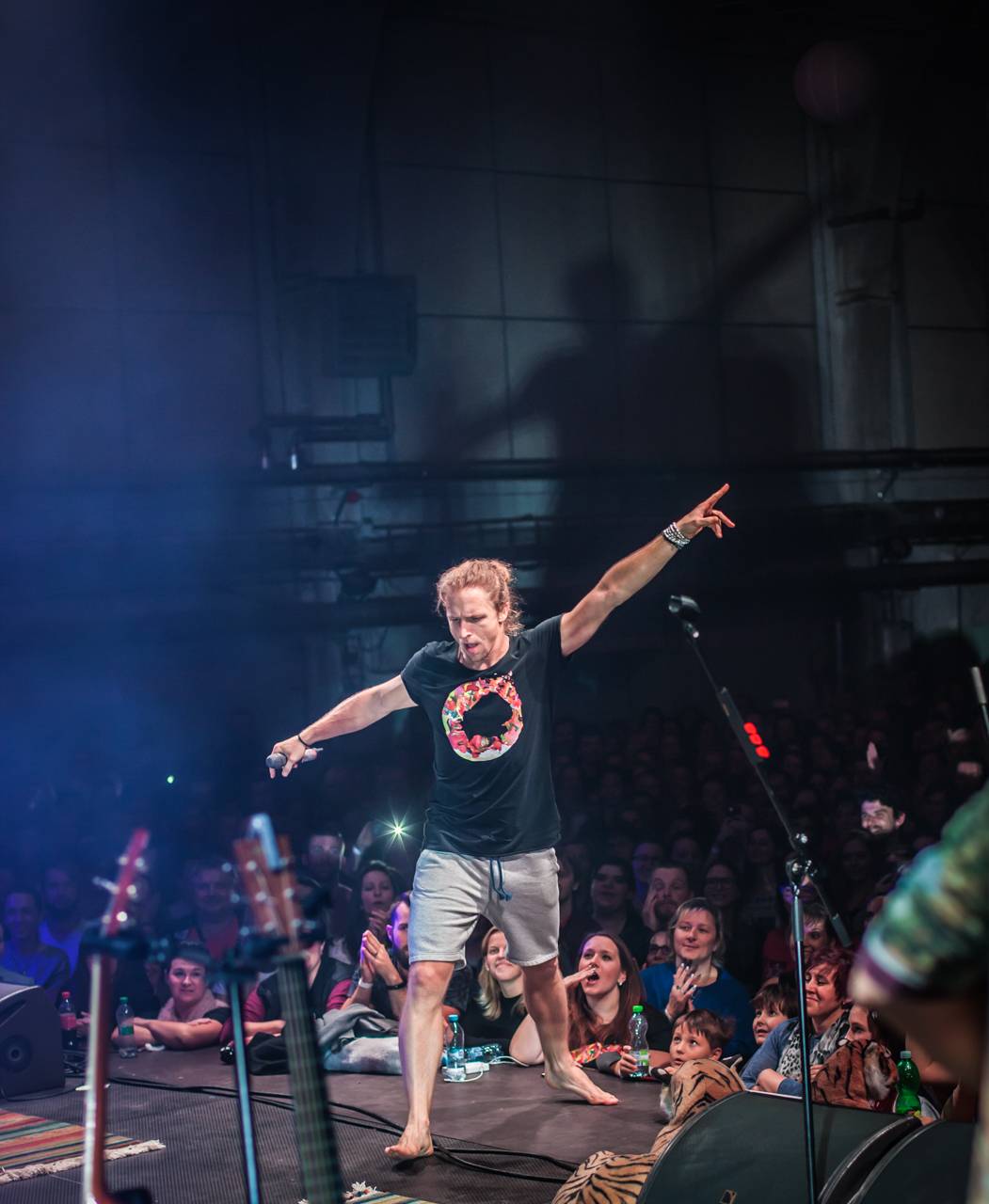 Tomáš Klus zpíval a tančil SpOlu s plzeňskými fanoušky