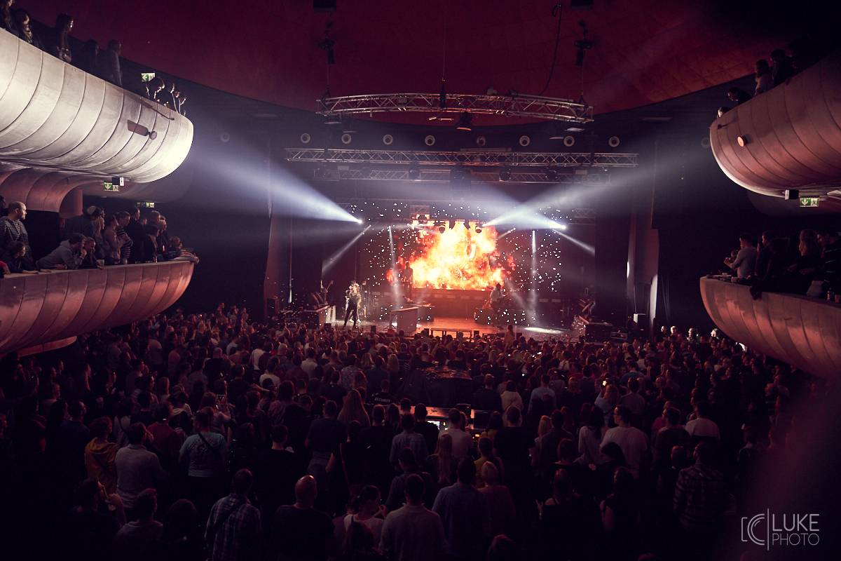 Lenny si podmanila brněnské Sono. Fanouškům zazpívala přímo uprostřed sálu