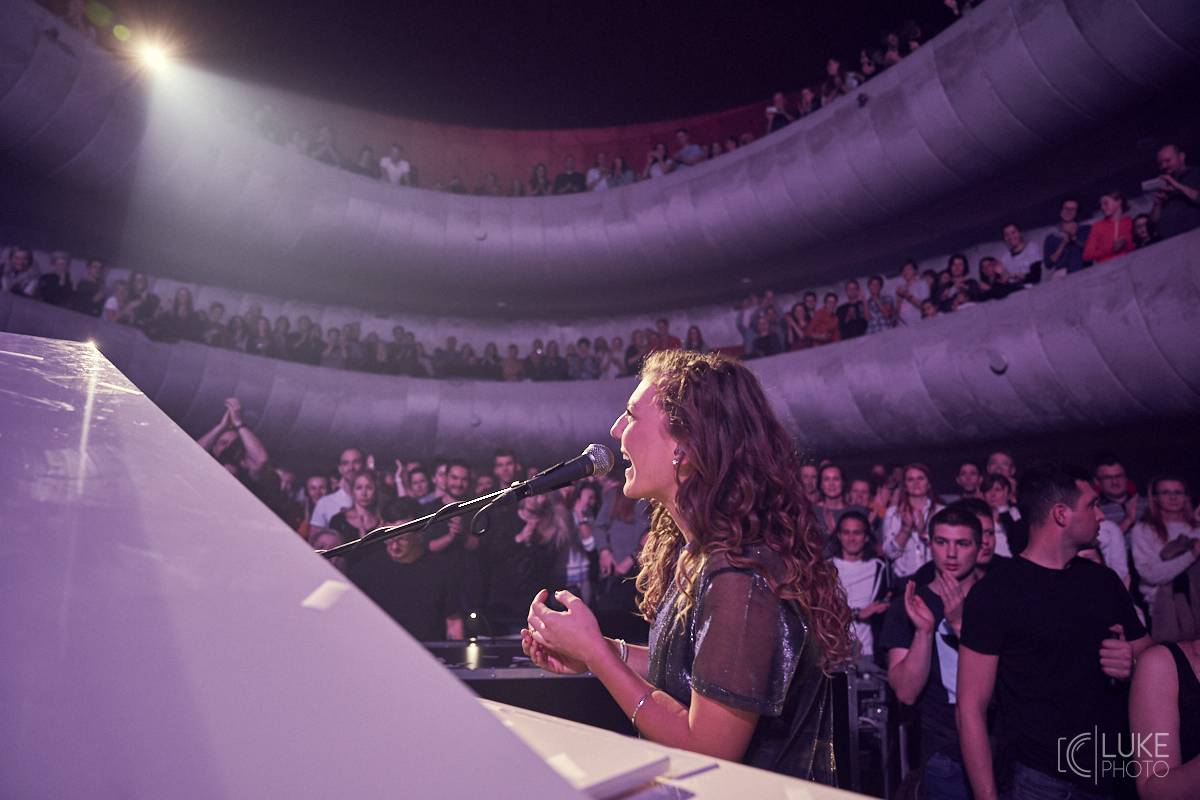 Lenny si podmanila brněnské Sono. Fanouškům zazpívala přímo uprostřed sálu