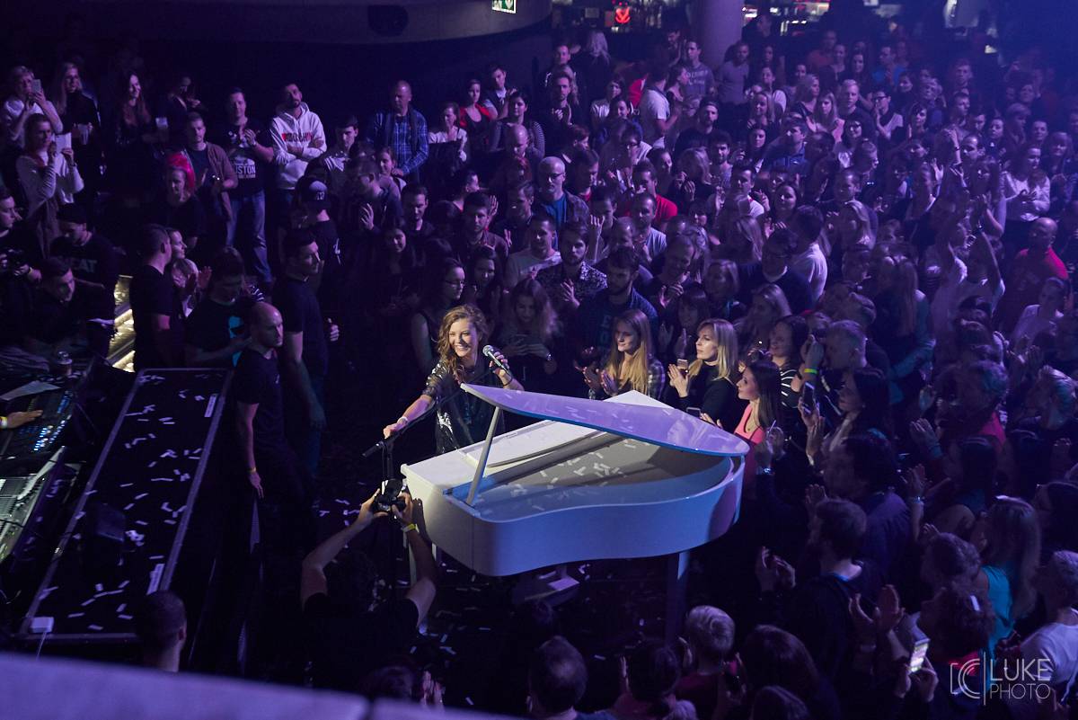 Lenny si podmanila brněnské Sono. Fanouškům zazpívala přímo uprostřed sálu