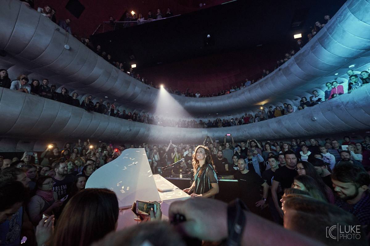 Lenny si podmanila brněnské Sono. Fanouškům zazpívala přímo uprostřed sálu