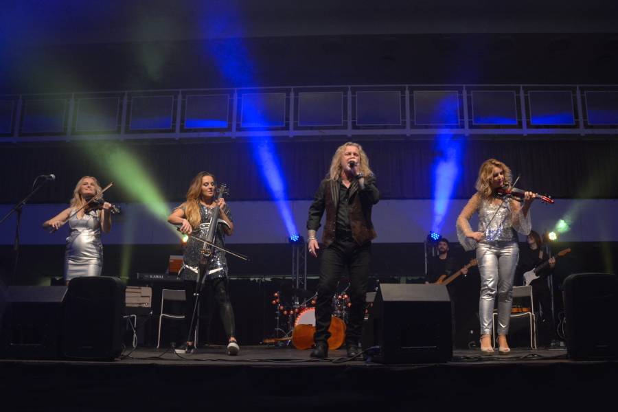 Inflagranti přivezly do Pardubic vánoční atmosféru, jejich hostem byl Josef Vojtek