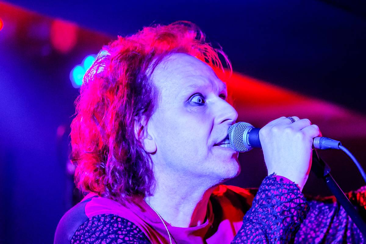 Waltari zahájili v Rock Café české miniturné