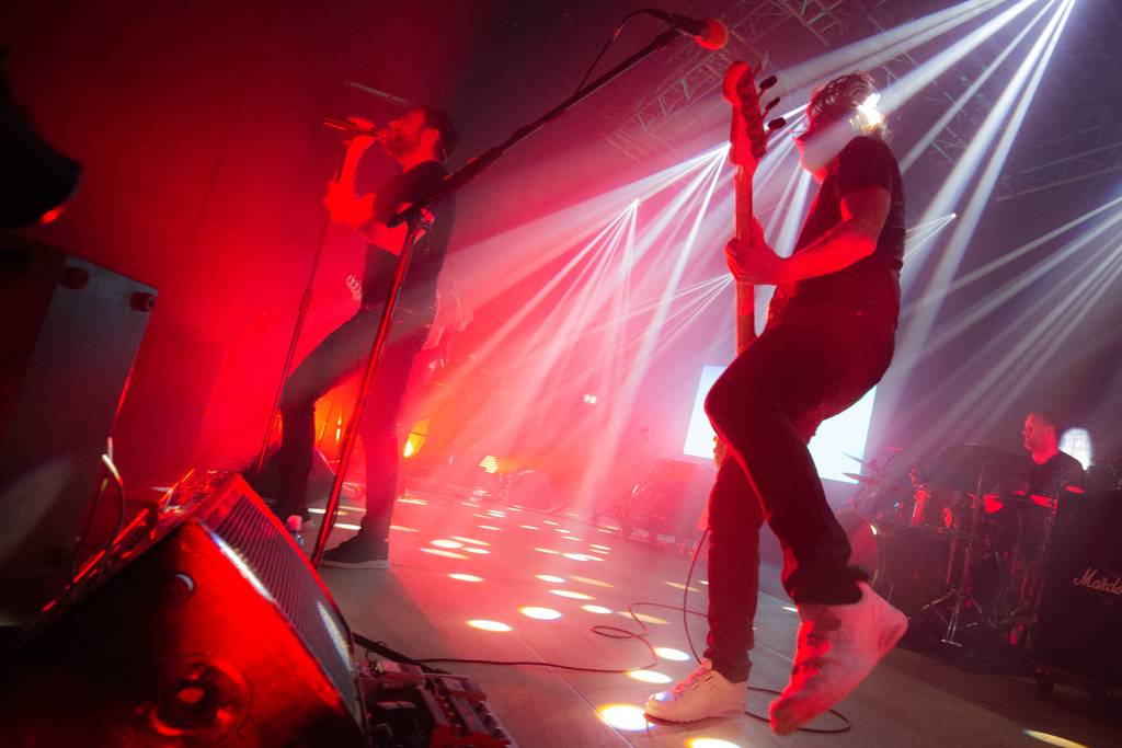 Tata Bojs pokračují v oslavách třicetin: Koncertem v galerii DOX představili svou výstavu