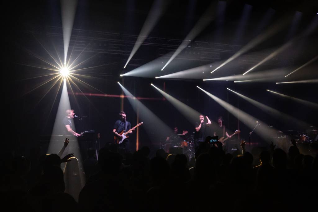 Tata Bojs pokračují v oslavách třicetin: Koncertem v galerii DOX představili svou výstavu