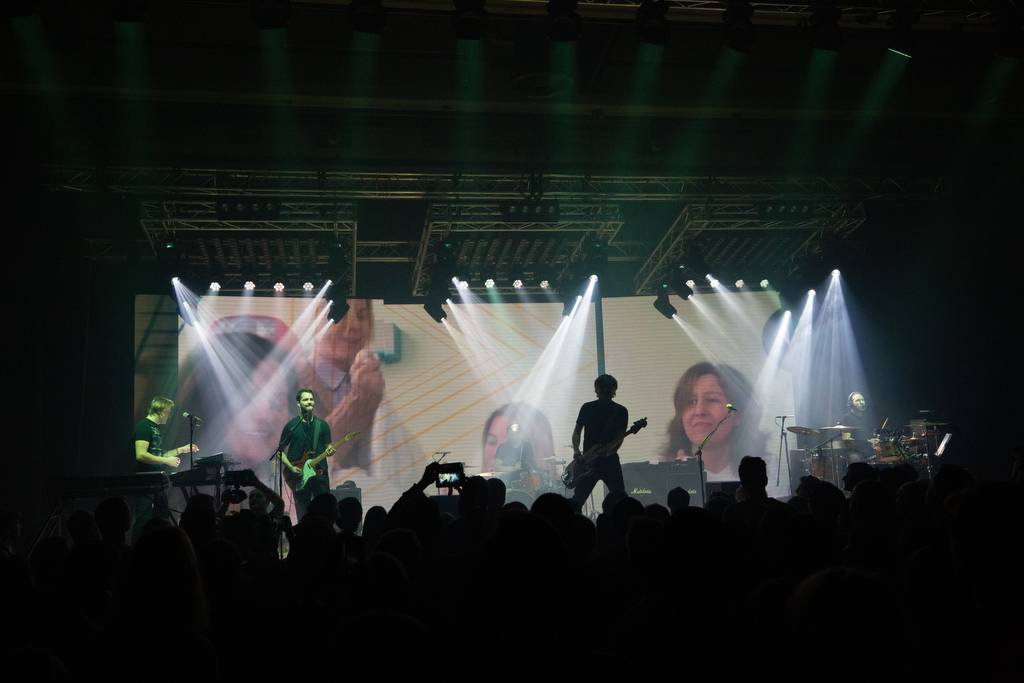 Tata Bojs pokračují v oslavách třicetin: Koncertem v galerii DOX představili svou výstavu