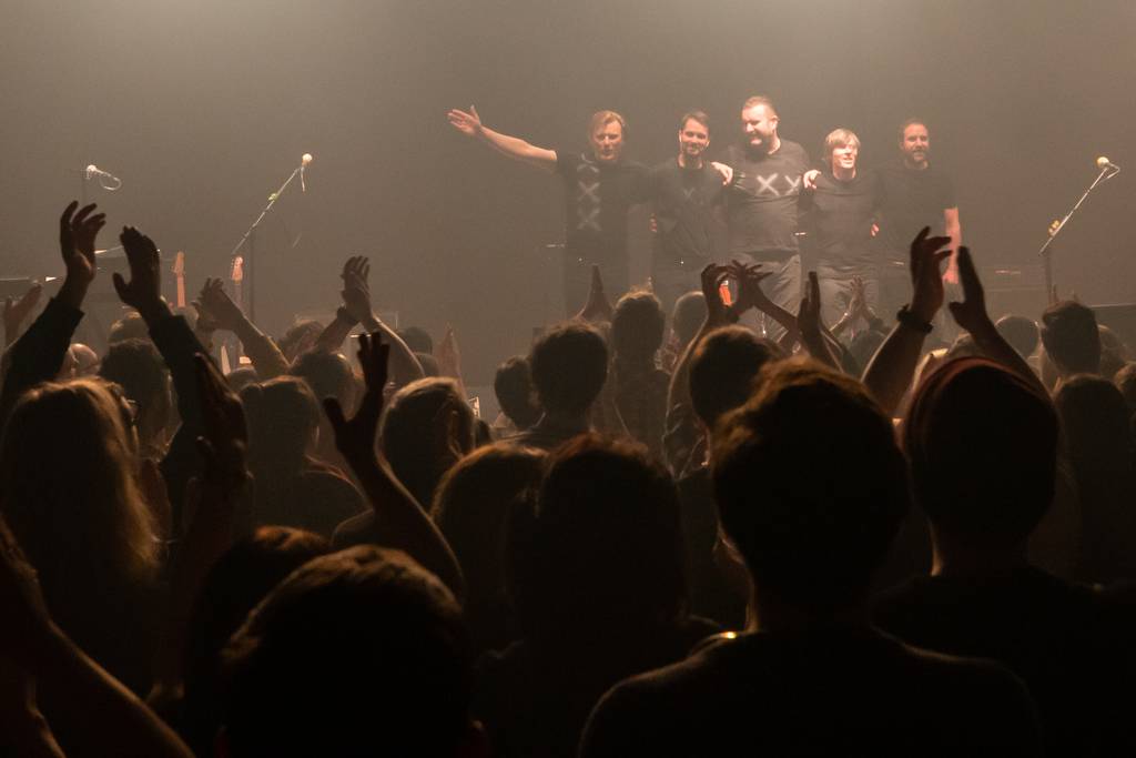 Tata Bojs pokračují v oslavách třicetin: Koncertem v galerii DOX představili svou výstavu