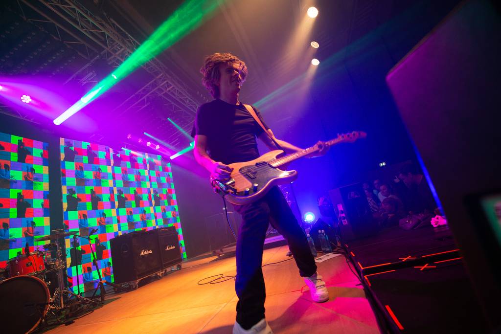 Tata Bojs pokračují v oslavách třicetin: Koncertem v galerii DOX představili svou výstavu