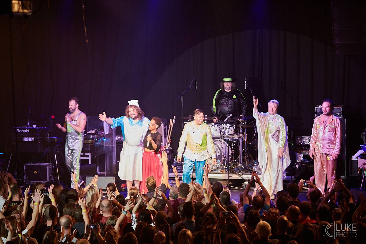 Monkey Business zakončili turné Maximum Power v Brně, diváci nosili Matěje Rupperta na rukou