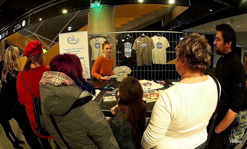 Jelen vyprodal Forum Karlín, s Míšou Tučnou zahrál i písně jejího otce Michala Tučného