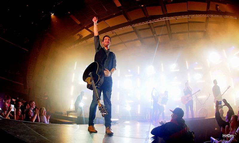 Jelen vyprodal Forum Karlín, s Míšou Tučnou zahrál i písně jejího otce Michala Tučného