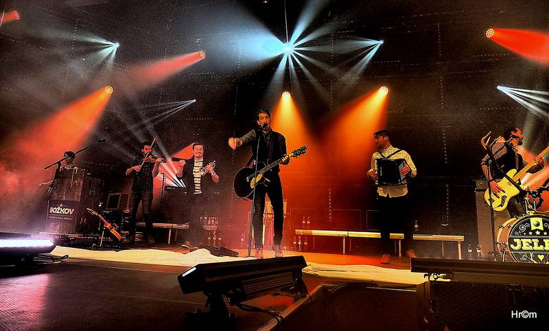 Jelen vyprodal Forum Karlín, s Míšou Tučnou zahrál i písně jejího otce Michala Tučného