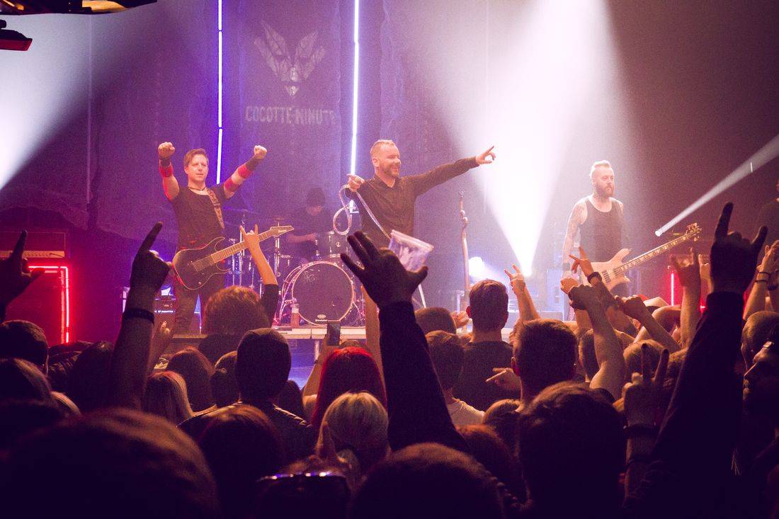 Cocotte Minute v Akropoli: EP Veď mě pokřtila fanynka