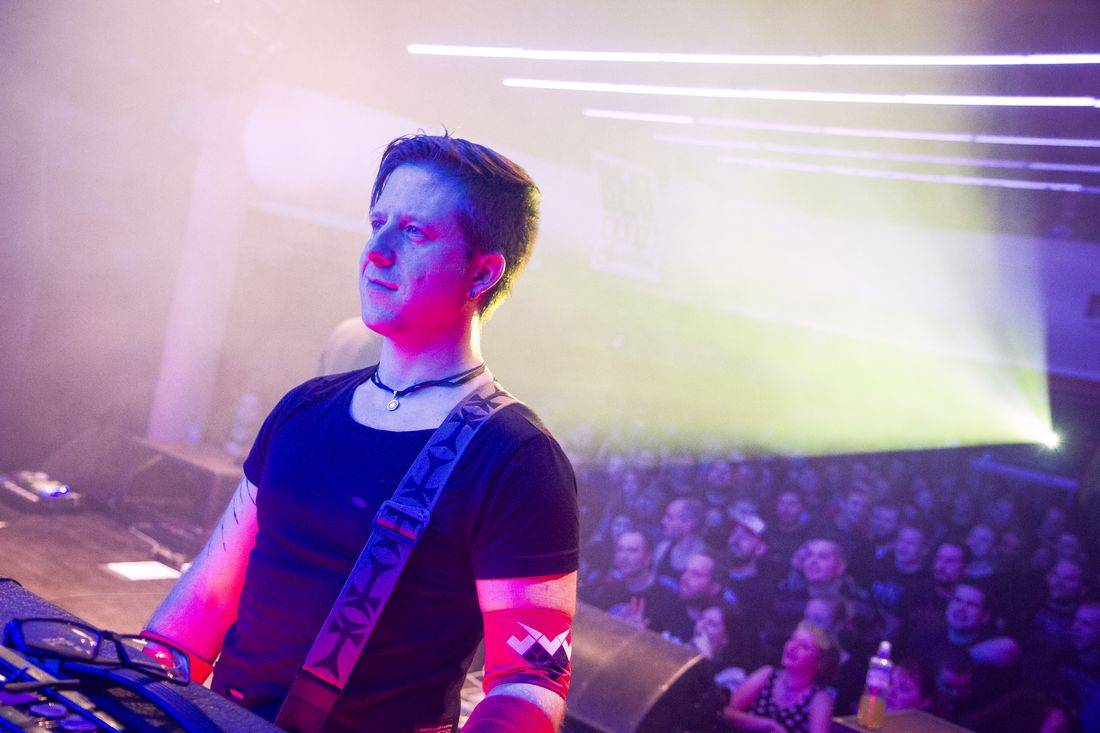 Cocotte Minute v Akropoli: EP Veď mě pokřtila fanynka