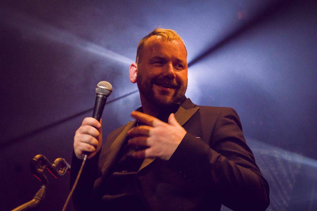 Cocotte Minute v Akropoli: EP Veď mě pokřtila fanynka