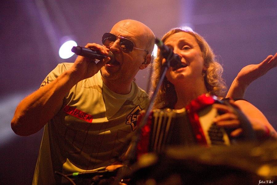 Tři sestry křtili Svobodu ředkvičkám, v Malé sportovní hale obdrželi Zlatou desku